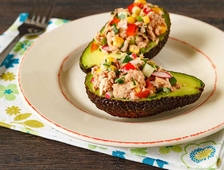 Aguacate Relleno de Atún y Maíz dulce